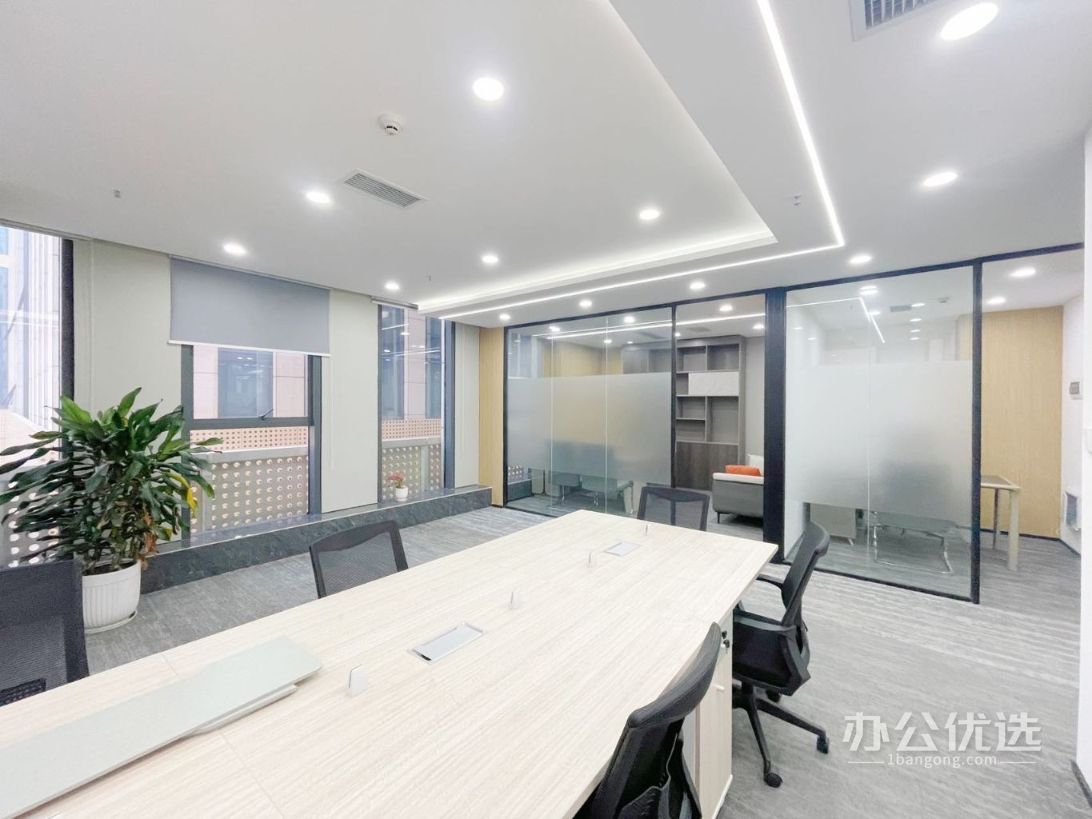 201平（4隔间+17工位）