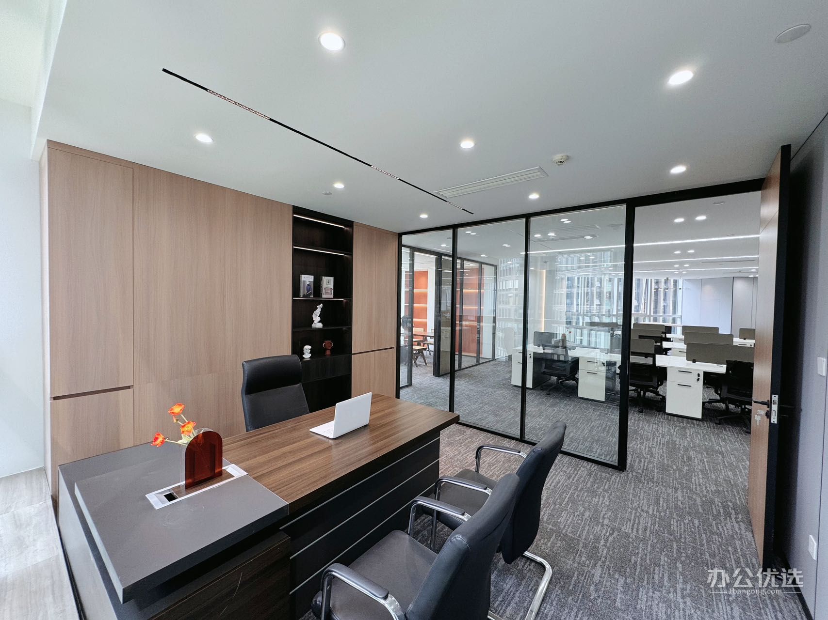 655平（10隔间+1茶水区+68工位）