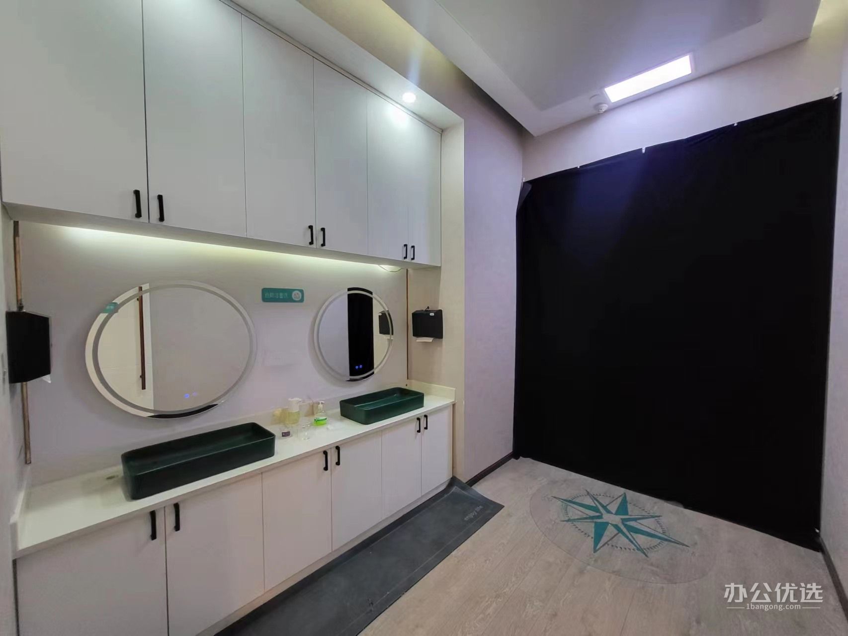 WIFC西部国际金融中心