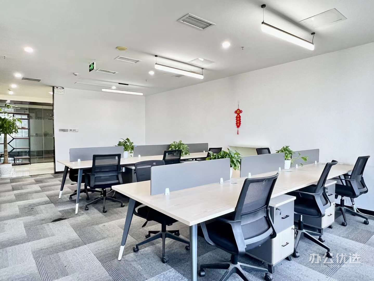 环球中心 3隔间+18工位