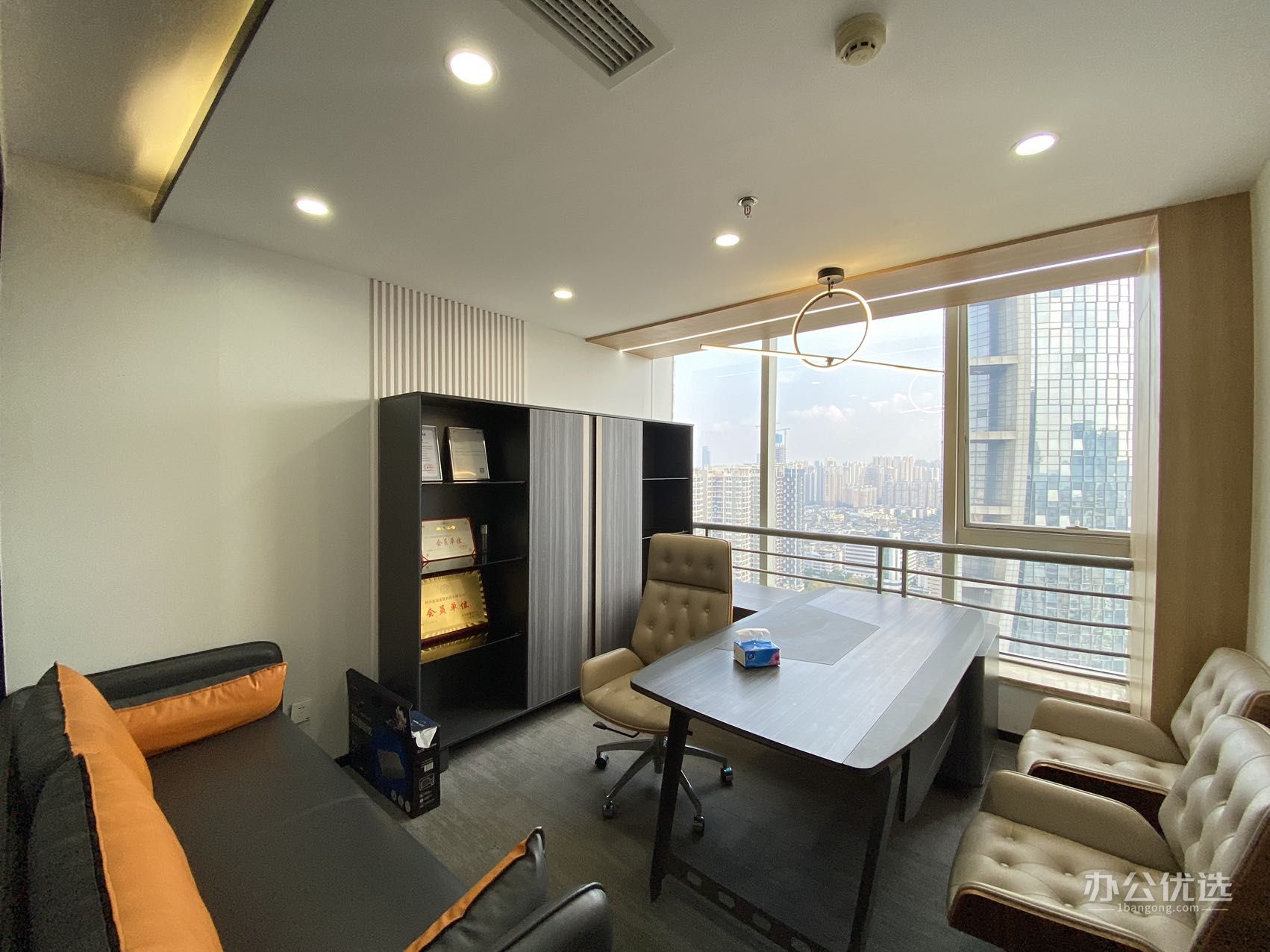 东方广场 3隔间+14工位