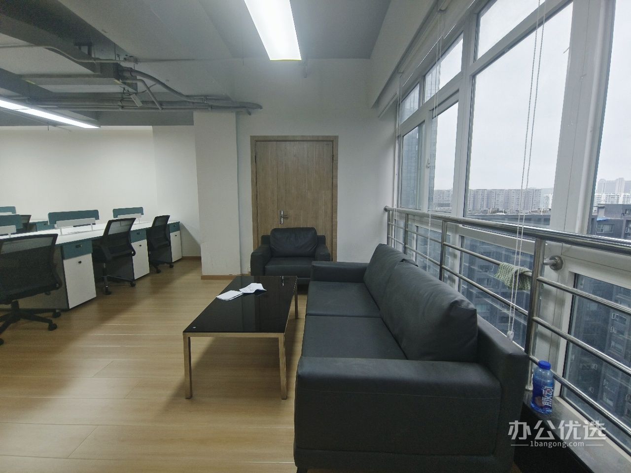 3隔间+16工位+2个储物间