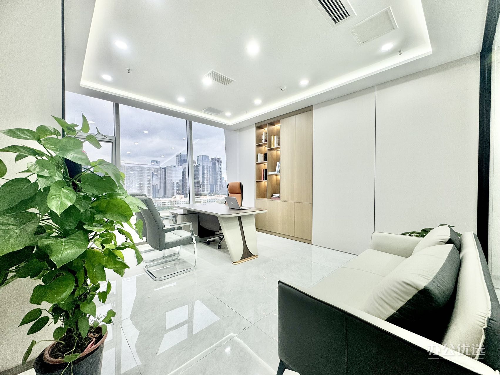 120平（2隔间+15工位）