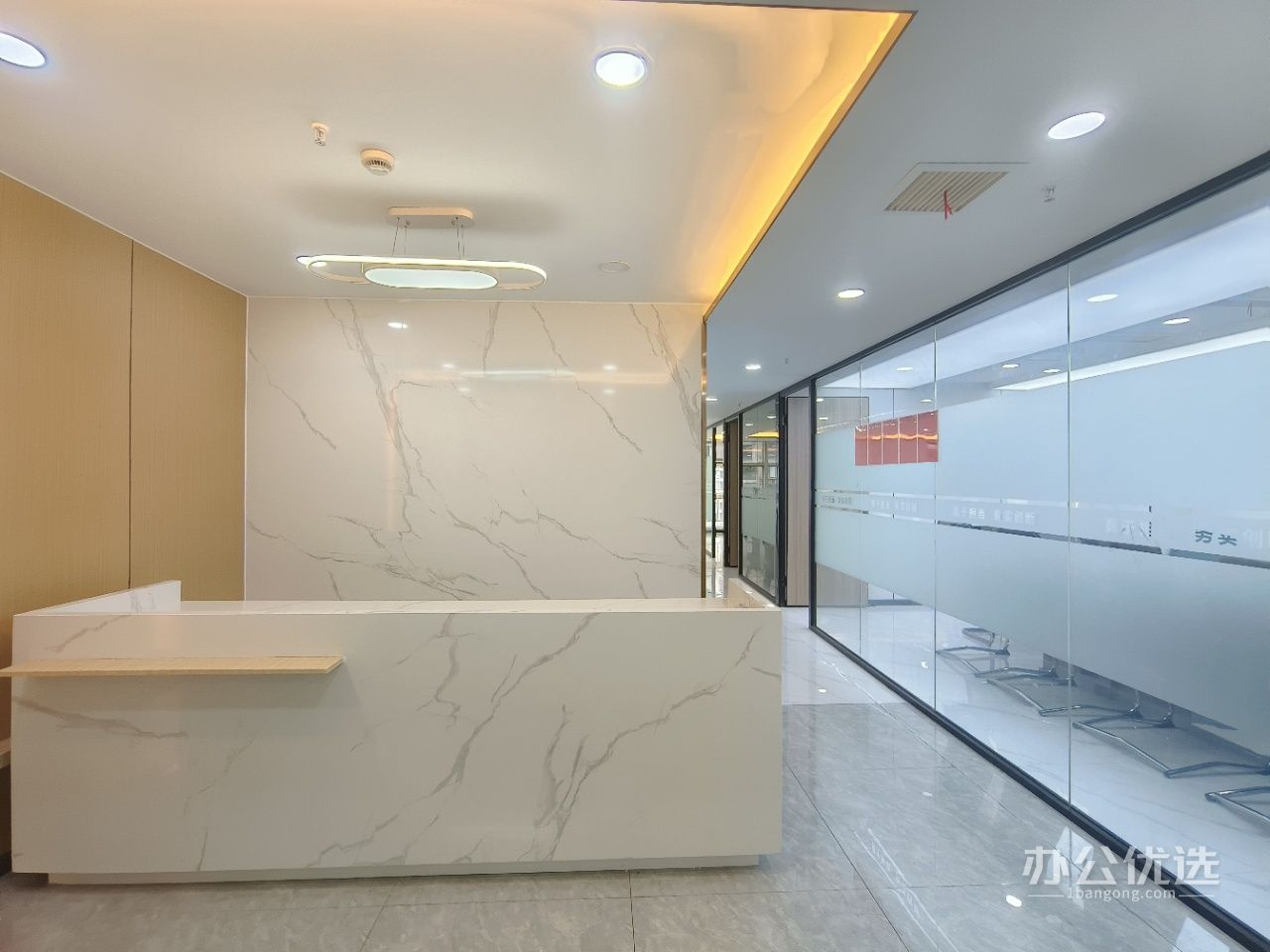 340平（5隔间+42工位）