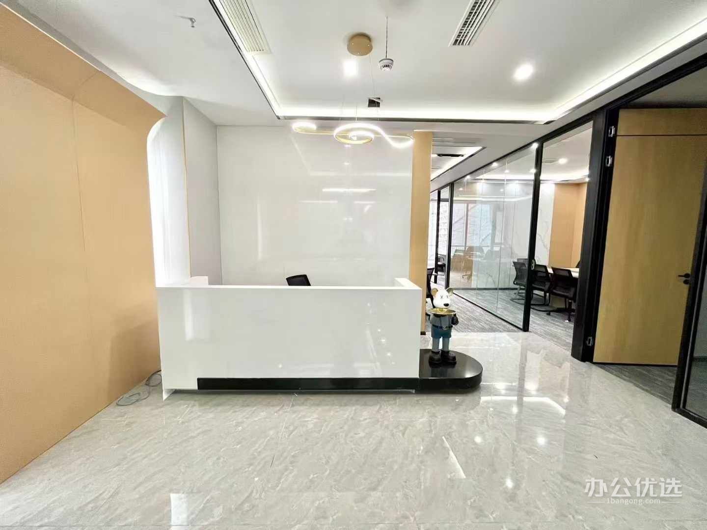 140平（ 3个隔间+16个工位）