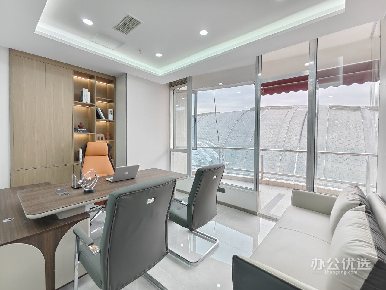 130平（2隔间+16工位）